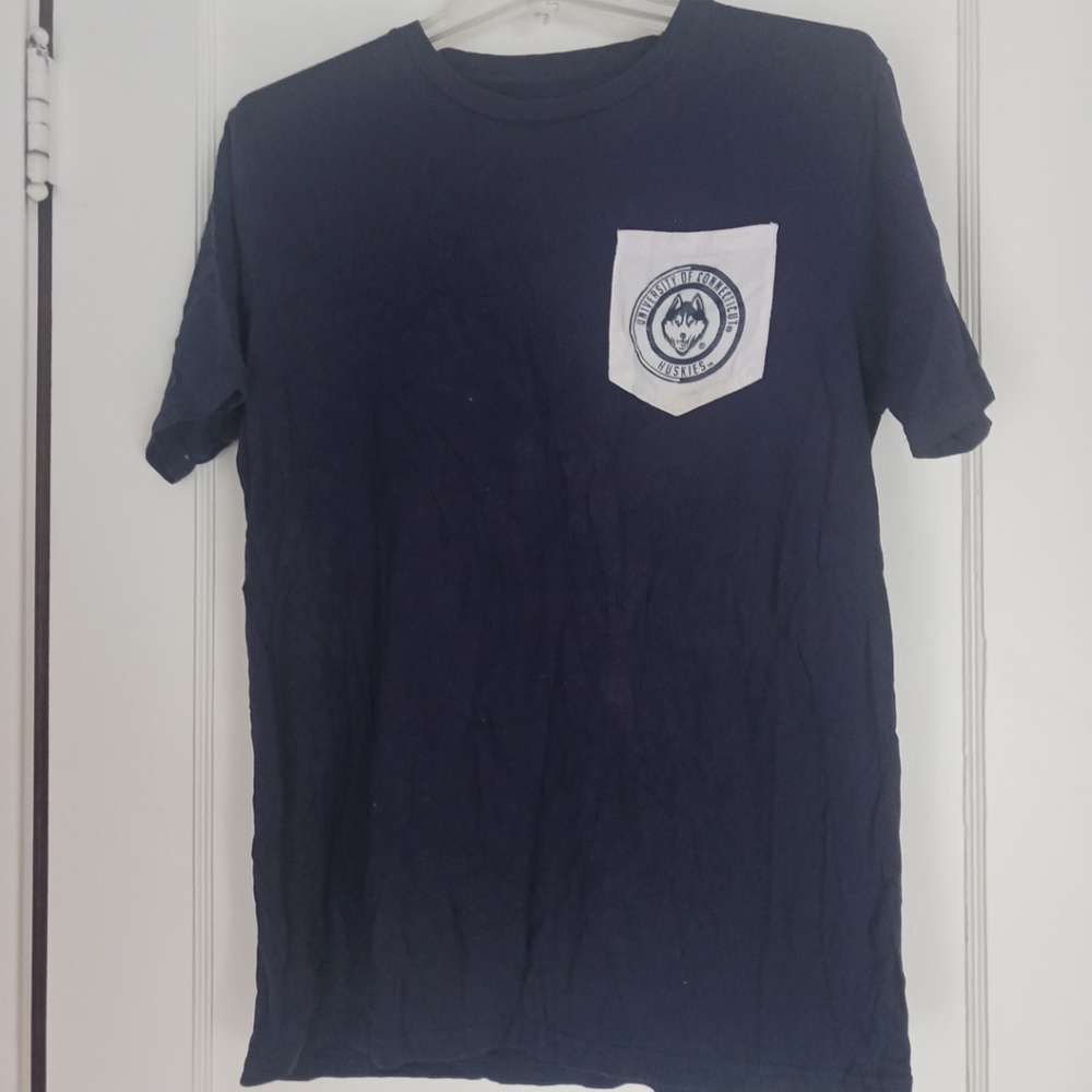 Vintage UCONN Navy Blue And White Short Sleeve Pocket T-Shirt L